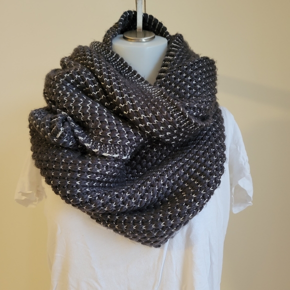 H&M Infinity Scarf - Picture 1 of 3